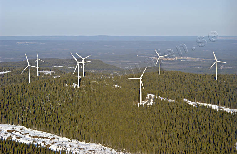 Vindkraftverk Råshön Almåsa Almåsa, arbete, drönarbilder, drönarfoto, elenergi, elkraft, elproduktion, energi, energiproduktion, flygbild, flygbilder, Flygfoto, flygfoton, Jämtland, kraftproduktion, kraftverk, Landskap, miljö, miljöpåverkan, Offerdal, Råshön, vindkraft, vindkraftverk, vindmölla, vindsnurra, vindsnurror, änge