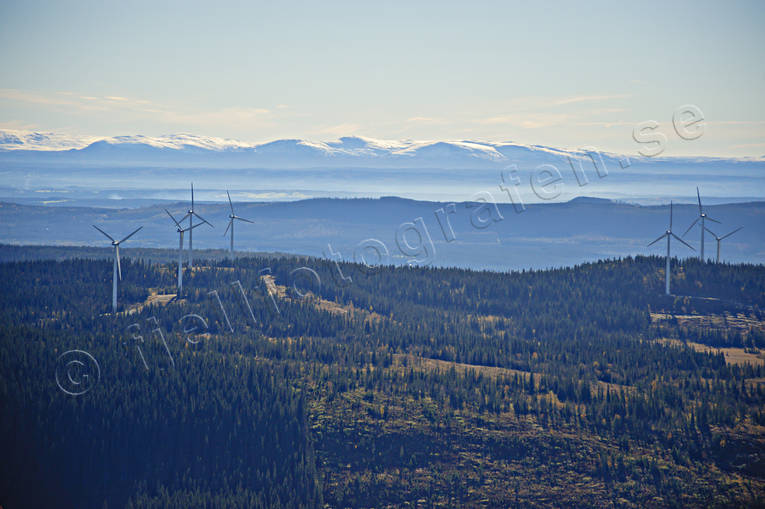 Vindkraftverk på Råshön Almåsa, arbete, drönarbilder, drönarfoto, elenergi, elkraft, elproduktion, energi, energiproduktion, flygbild, flygbilder, Flygfoto, flygfoton, Jämtland, kraftproduktion, kraftverk, Landskap, miljö, miljöpåverkan, Offerdal, Råshön, vindkraft, vindkraftverk, vindmölla, vindsnurra, vindsnurror, änge