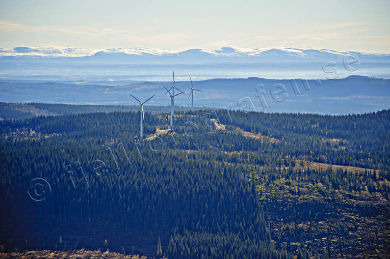 Vindkraftverk på Råshön Almåsa, arbete, drönarbilder, drönarfoto, elenergi, elkraft, elproduktion, energi, energiproduktion, flygbild, flygbilder, Flygfoto, flygfoton, Jämtland, kraftproduktion, kraftverk, Landskap, miljö, miljöpåverkan, Offerdal, Råshön, vindkraft, vindkraftverk, vindmölla, vindsnurra, vindsnurror, änge