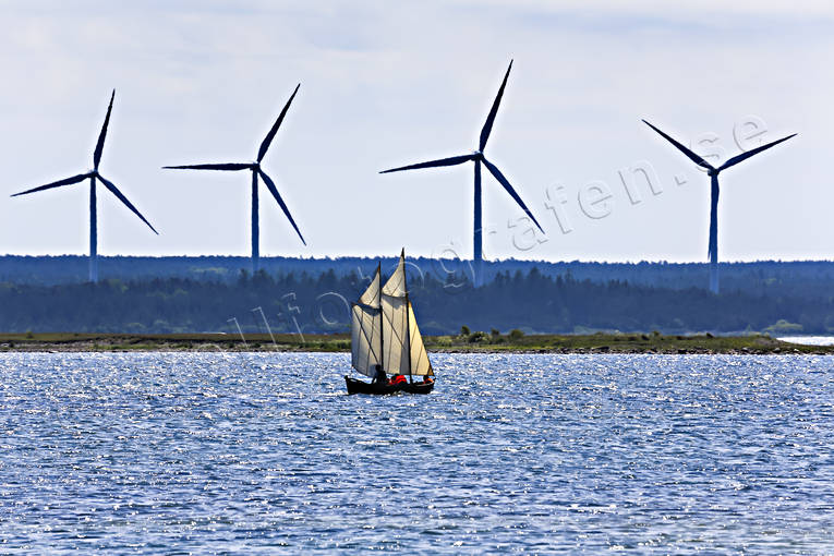 allmogebt, elkraft, elproduktion, energi, Gotland, hamn, hamnen, hav, havet, havsstrand, Klintehamn, Kovik, Landskap, natur, segelbt, vindkraft, vindkraftpark, vindkraftverk, vindmlla, vindsnurror