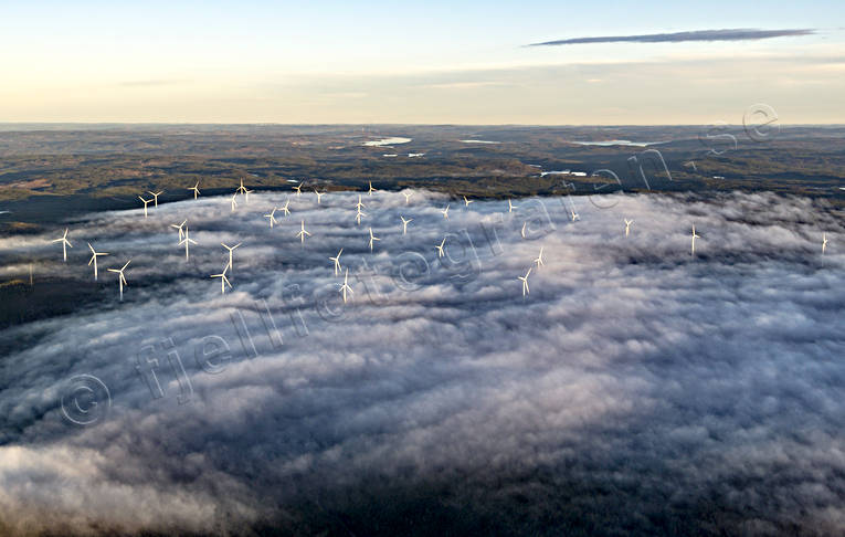 Albacken, arbete, dimma, drnarbild, drnarbilder, drnarfoto, energi, flygbild, flygbilder, Flygfoto, flygfoton, Jmtland, Landskap, milj, natur, skog, vindkraftverk, vindsnurror