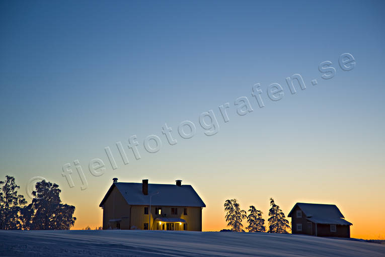 bygdegrd, gryning, gryningsljus, julstmning, natt, NTO, stmning, stmningsbild, stmningsbilder, vinter, vinternatt, Vlbacken, rstid, rstider