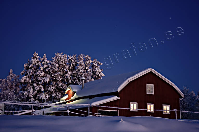 fnster, julstmning, ladugrd, natt, stmning, stmningsbild, stmningsbilder, vinter, vinternatt, rstid, rstider