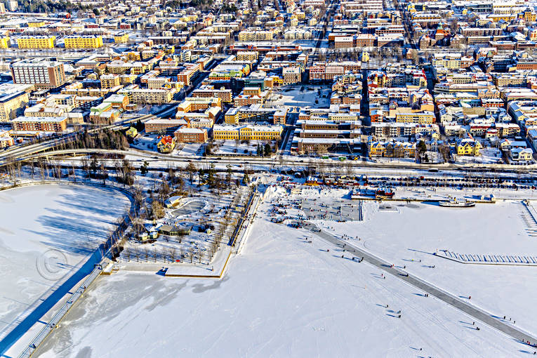 Vinterstaden Östersund Flygfoto Badhusparken, drönarbilder, flygbilder, Flygfoto, flygfoton, hamnen, Jämtland, medvinden, skridskobana, städer, vinter, vinterstaden, Östersund