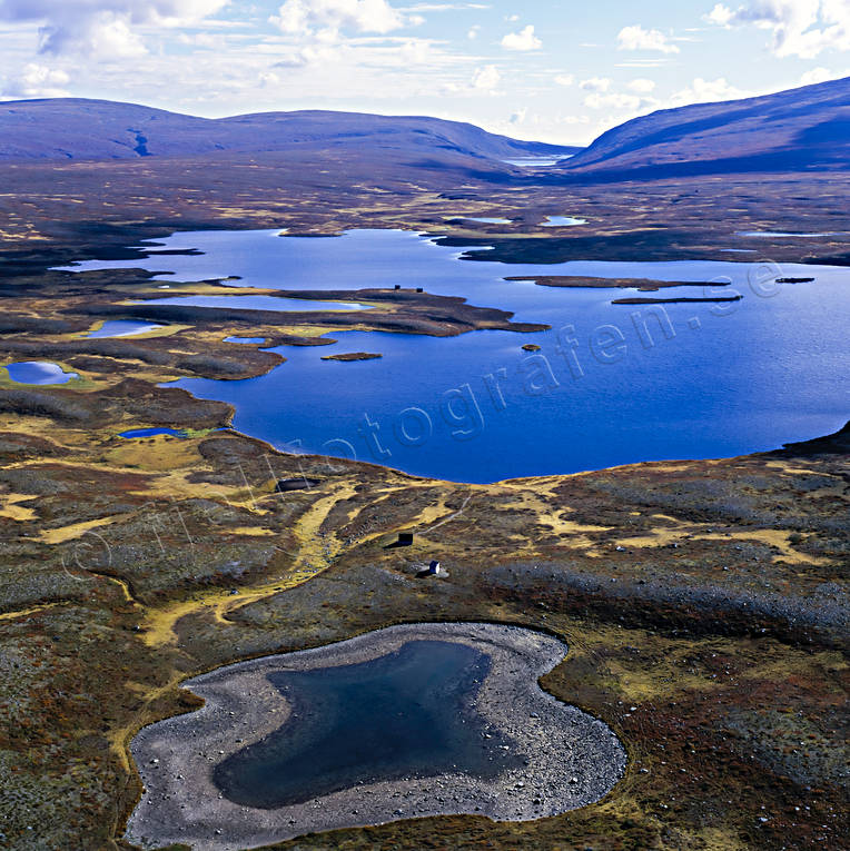 Visjön i Oviksfjällen Bielnjie, drönarbilder, drönarfoto, Dörrsjöarna, flygbild, flygbilder, Flygfoto, flygfoton, Hundshögen, höst, Jämtland, Landskap, Oviksfjällen, raststugor, Svenska Fjällen, Visjön