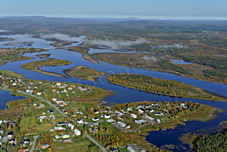 Vittangi vid Torne Älv drönarbilder, drönarfoto, flygbild, flygbilder, Flygfoto, flygfoton, höst, Landskap, lappland, samhällen, Vittangi