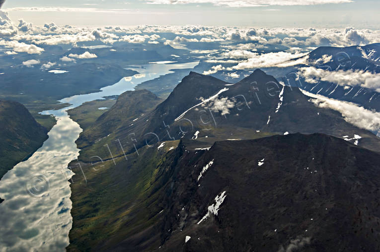 Vy mot Kaska Kaitumjaure drönarbilder, drönarfoto, flygbild, flygbilder, Flygfoto, flygfoton, Kaska Kaitumjaure, Landskap, lappland, sommar