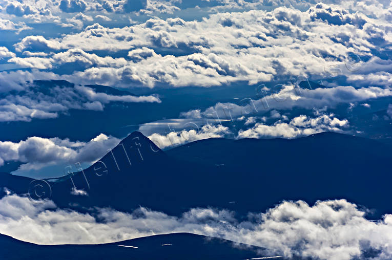 Vy mot Pietsaure och fjället Slugga drönarbilder, drönarfoto, fjäll, fjälltopp, flygbild, flygbilder, Flygfoto, flygfoton, heligt, Landskap, lappland, Pietsaure, Slugga, sommar