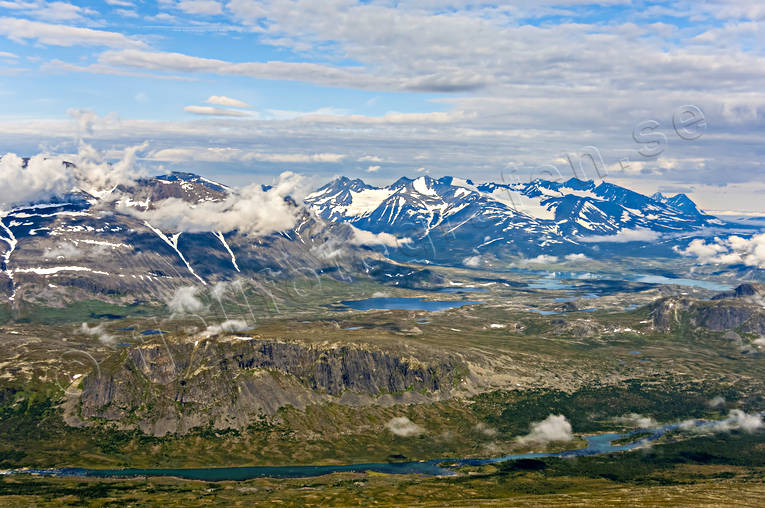 Vy mot Äpar och Sarektjåkkå drönarbilder, drönarfoto, flygbild, flygbilder, Flygfoto, flygfoton, Kåbtåjaure, Landskap, lappland, Rinim, Sarektjåkkå, Sitoätno, sommar, Teknalis, Äpar