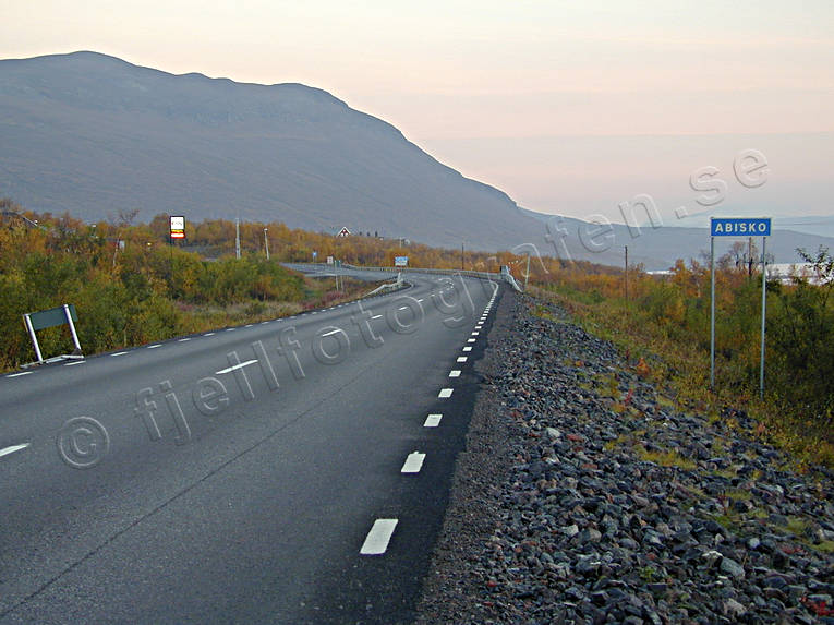Vägen mot Riksgränsen Abisko, asfaltväg, höst, Landskap, lappland, Riksgränsen, väg, vägen