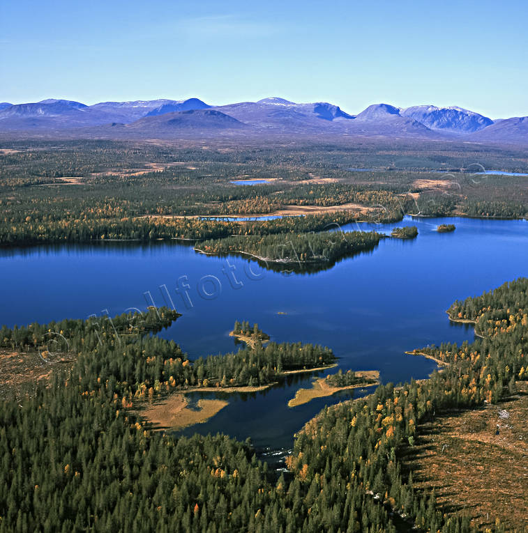 Ytter-Röversjön och Lunndörrsfjällen drönarbilder, drönarfoto, fjäll, fjällsjö, flygbild, flygbilder, Flygfoto, flygfoton, Härjedalen, höst, Landskap, Lunndörrsfjällen, Storsjö, Ytteröversjön