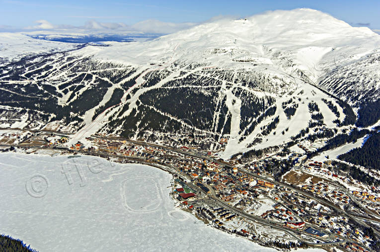 drnarbilder, drnarfoto, fjll, flygbild, flygbilder, Flygfoto, flygfoton, Jmtland, Landskap, nedfarter, pister, samhllen, skidbackar, vinter, re, reskutan