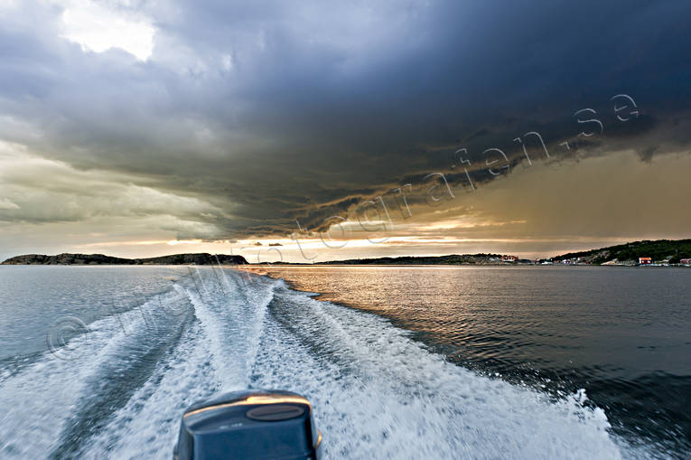 Bohusln, cb-moln, cumulunimbusmoln, hav, himmel, kommunikationer, kust, Landskap, moln, natur, Res, sjfart, solnedgng, sommar, vatten, rstider, ska, skmoln, skvder