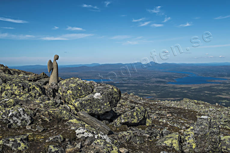 Ängeln på Storsnasens topp betongängel, fjäll, fjällandskap, fjällen, fjälltopp, högfjäll, Jämtland, Landskap, Lehna Edwall, natur, Snasahögarna, Snasen, staty, Storsnasen, topp, toppröse, utsikt, vy, Ånnsjön, ängel