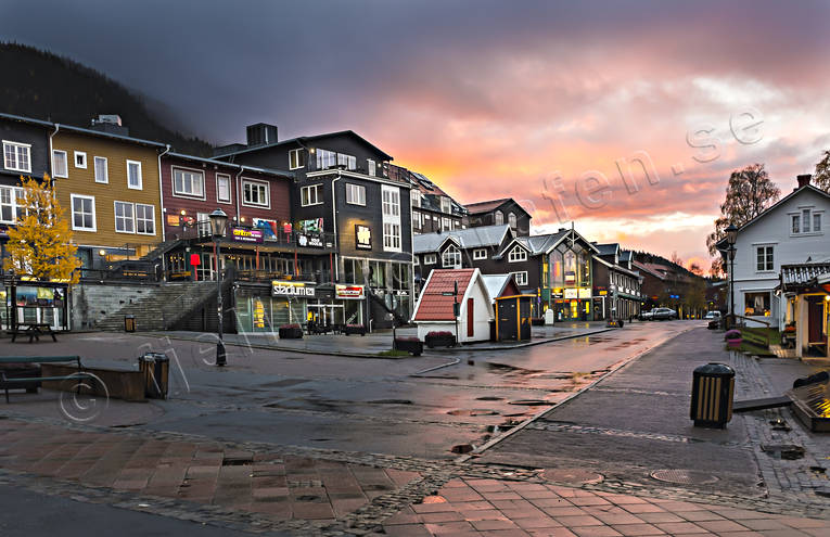 Åre Torg morgonljus byggnader, hus, höst, Jämtland, morgonljus, samhällen, Åre, Åre torg