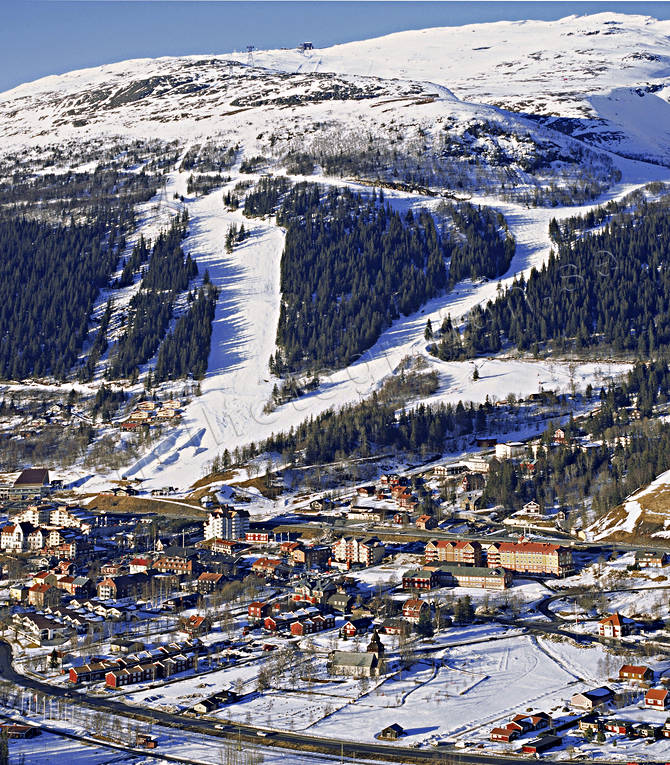 Åre samhälle och Åreskutan drönarbilder, drönarfoto, fjäll, flygbild, flygbilder, Flygfoto, flygfoton, Jämtland, samhälle, samhällen, Åre, Åreskutan
