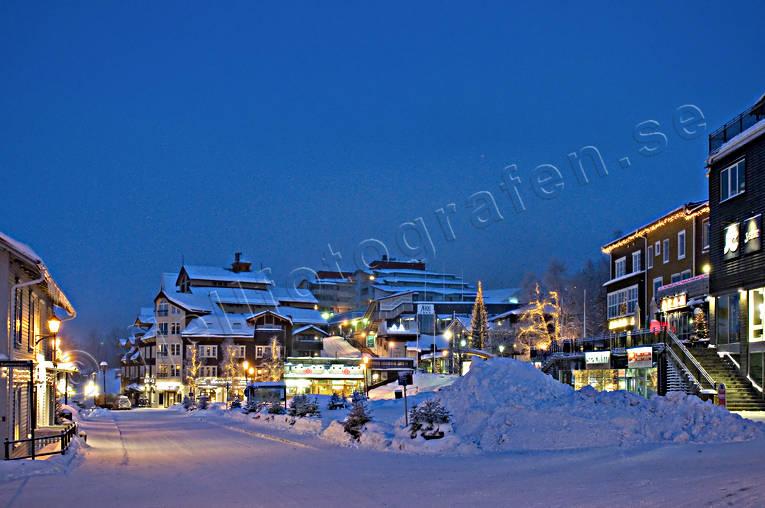 Åre torg, vinterljus byggnader, julpynt, julskyltning, julstämning, Jämtland, samhällen, stämning, stämningsbild, stämningsbilder, torg, vinter, Åre, Åre torg