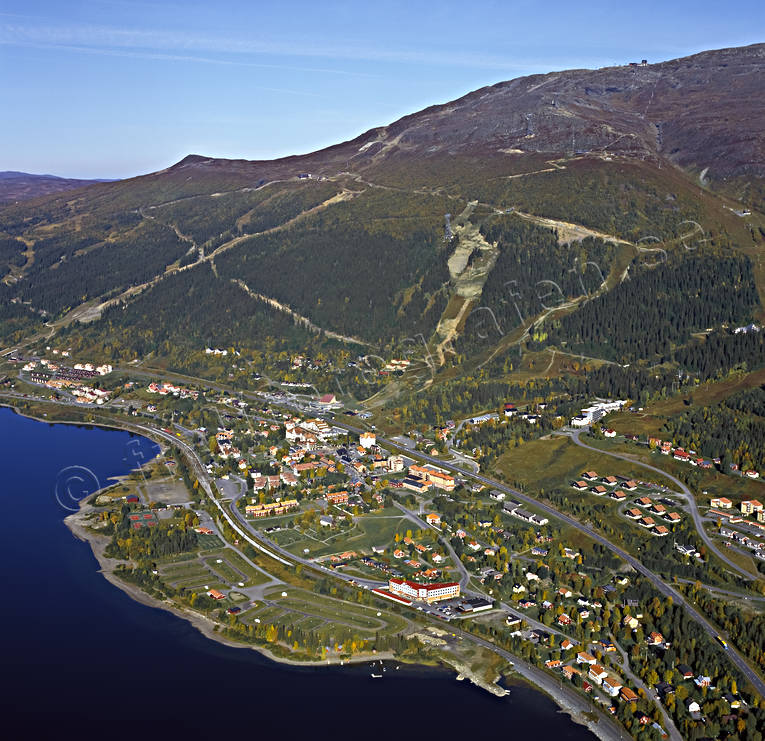 Åre Åreskutan skidbackar drönarbilder, drönarfoto, exploatering, fjäll, flygbild, flygbilder, Flygfoto, flygfoton, höst, ingrepp, Jämtland, Landskap, miljö, miljöpåverkan, nedfarter, pister, samhälle, samhällen, skidbackar, Åre, Åreskutan