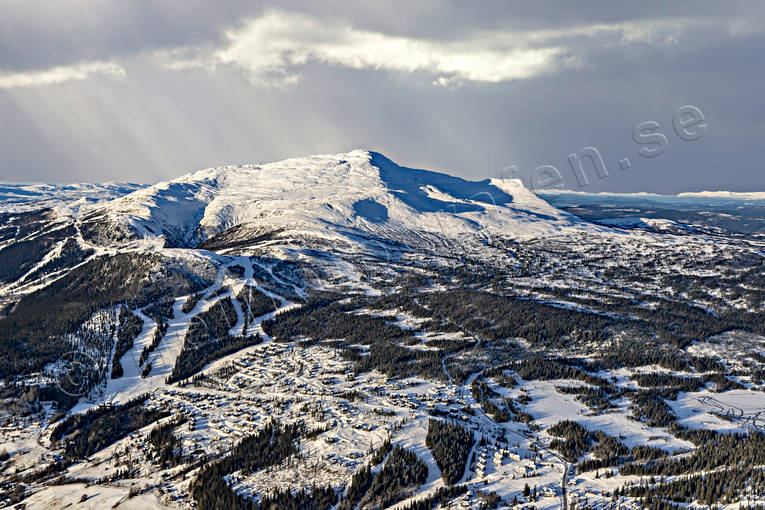 Åreskutan och Västra Björnen drönarbild, drönarbilder, drönarfoto, fjällstugor, flygbild, flygbilder, Flygfoto, flygfoton, höst, Jämtland, Landskap, Stugområde, västra björnen, Åreskutan