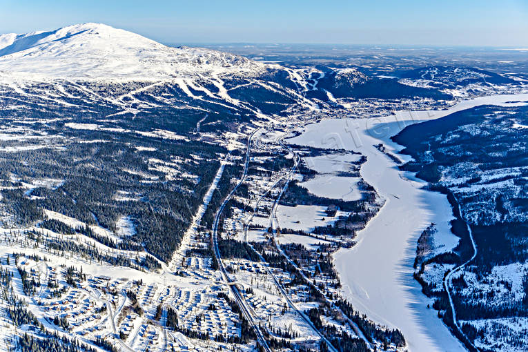 Åreskutan och Åredalen drönarbilder, drönarfoto, fjälltopp, flygbild, flygbilder, Flygfoto, flygfoton, Jämtland, Landskap, nedfarter, skidbackar, vinter, Åredalen, Åreskutan