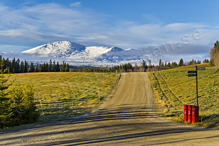Åreskutans topp fjäll, fjälltopp, höst, Jämtland, Landskap, nysnö, väg, Åreskutan