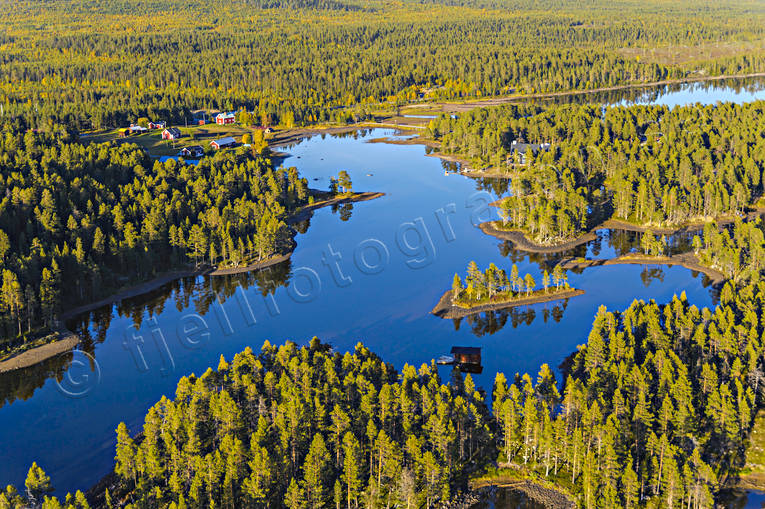 Årrenjarka Fjällby anläggningar, drönarbilder, drönarfoto, fjällby, flygbild, flygbilder, Flygfoto, flygfoton, höst, Landskap, lappland, Saggat, stugby, Årrenjarka