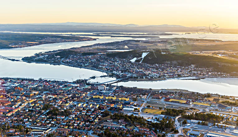 Östersund Frösön Flygfoto centrum, drönarbilder, drönarfoto, flygbild, flygbilder, Flygfoto, flygfoton, Frösön, islossning, Jämtland, kväll, solnedgång, städer, vår, Östersund
