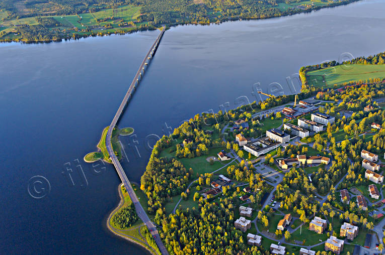 Östersund Vallsundsbron bro, broar, drönarbilder, drönarfoto, flygbild, flygbilder, Flygfoto, flygfoton, Frösön, höst, Jämtland, Storsjön, städer, Vallsundet, Vallsundsbron, Östersund