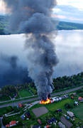 brand, brinner, cisterner, eld, eldsv�da, flygbilder, flygfoton, milj�, milj�f�rst�ring, milj�p�verkan, milj�skada, milj�v�rd, natur, oljecisterner