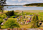 Bohuslän, dans, hav, kultur, kust, landskap, lek, midsommar, midsommardans, midsommarstång, nutid, sommar, årstider