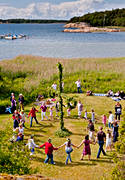 Bohuslän, dans, hav, kultur, kust, landskap, lek, midsommar, midsommardans, midsommarstång, nutid, sommar, årstider