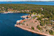 anlggningar, bthus, drnarbilder, drnarfoto, fiskelge, flygbild, flygbilder, flygfoto, flygfoton, hamn, landskap, Norrfllsviken, sommar, stugor, ngermanland