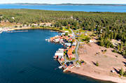 anlggningar, bthus, drnarbilder, drnarfoto, fiskelge, flygbild, flygbilder, flygfoto, flygfoton, hamn, landskap, Norrfllsviken, sommar, stugor, ngermanland