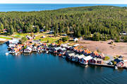 anlggningar, bthus, drnarbilder, drnarfoto, fiskelge, flygbild, flygbilder, flygfoto, flygfoton, hamn, Norrfllsviken, sommar, stugor, ngermanland