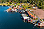 anlggningar, bthus, drnarbilder, drnarfoto, fiskelge, flygbild, flygbilder, flygfoto, flygfoton, hamn, Norrfllsviken, sommar, stugor, ngermanland