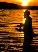 fiskare, fiske, flugfiskare, flugfiske, kvällsfiske, motljus, nattfiske, sjöfiske, solnedgång, sportfiske, Storsjön, torrfluga