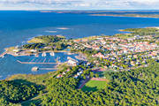 Borgholm, drnarbilder, drnarfoto, fiskehamn, flygbild, flygbilder, flygfoto, flygfoton, gsthamn, hamnen, samhllen, smbtshamn, sommar, land