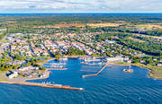 Borgholm, drnarbilder, drnarfoto, fiskehamn, flygbild, flygbilder, flygfoto, flygfoton, gsthamn, hamnen, pir, samhllen, smbtshamn, sommar, vgbrytare, land