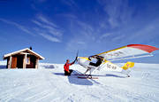 fjllen, flyg, flygmaskin, kommunikationer, luftfart, skidflyg, skidflygning, skidor, stuga, ultraltt