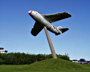 allmnflyg, F4, flyg, flygplan, J29, kommunikationer, luftfart, piedestal, stridsflyg, tunnan