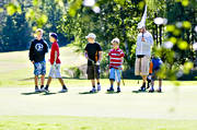 barn, diverse, fairway, golf, golfbana, golfspelare, green, grs, grsmatta, grnt, mjlkerd, sommar, sport, ungdomar