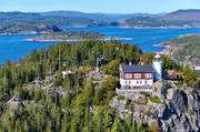 anlggningar, byggnader, drnarbilder, drnarfoto, flygbild, flygbilder, flygfoto, flygfoton, fyr, fyrtorn, hga kusten, Hgbonden, Hgbondens, kommunikationer, landskap, sevrdhet, sevrdheter, sjfart, sommar, sommardag, utflyktsml, ngermanland