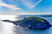 anlggningar, byggnader, drnarbilder, drnarfoto, ensligt, flygbild, flygbilder, flygfoto, flygfoton, fyr, fyrtorn, fyrvaktarstlle, hav, hga kusten, Hgbonden, Hgbondens, Hgbondens Fyr, kobbe, kust, landskap, natur, sevrdhet, sevrdheter, sjfart, sommar, sommardag, utflyktsml, ngermanland, ar
