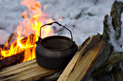 eld, elda, friluftsliv, kaffe, kaffekokning, kaffepanna, koka, lgereld, skogsliv, sn, tjrved, tjrvedstubbe, trved, uteliv, ved, vildmarksliv, vinter, vrma, vrme, ventyr