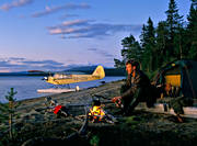 camping, flyg, flygning, Jvsjn, kaffekokning, kommunikationer, kvll, lill-cub, luftfart, lger, pilot, Piper Cub, sjflyg, sjflygplan, tltlger, tltning, uteliv, vildmarksliv, ventyr