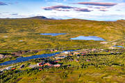 Coop, drnarbild, drnarbilder, drnarfoto, Eurocash, flygbild, flygbilder, flygfoto, flygfoton, grnshandel, hgfjllshotellet, Jmtland, samhllen, sommar, storlien
