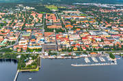 Badhusparken, bthamn, bthamnen, centrum, drnarbilder, drnarfoto, festival, flygbild, flygbilder, flygfoto, flygfoton, hamn, hamnen, Jmtland, park, smbtshamn, stad, Storsj, Storsjyran, stder, Yran, stersund