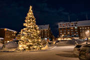 julgran, julstämning, Jämtland, kväll, snö, stad, Stortorget, städer, stämning, stämningsbild, stämningsbilder, torg, torget, vinter, vinterkväll, vinterstämning, Östersund