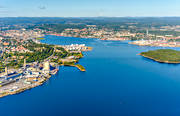 anlggningar, drnarbilder, drnarfoto, fabrik, flygbild, flygbilder, flygfoto, flygfoton, hamn, havsvik, industrier, industristad, landskap, Medelpad, oljehamn, sommar, stder, Sundsvall, Sundsvallsbukten, Tjuvholmen, Tjyvholmen, vik