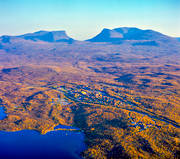 Abisko, drnarbilder, drnarfoto, flygbild, flygbilder, flygfoto, flygfoton, hst, hstfrger, landskap, lappland, Lapporten, Malmbanan, Nissuntjrro, svenska fjllen, Tjunatjkka, Torne Trsk